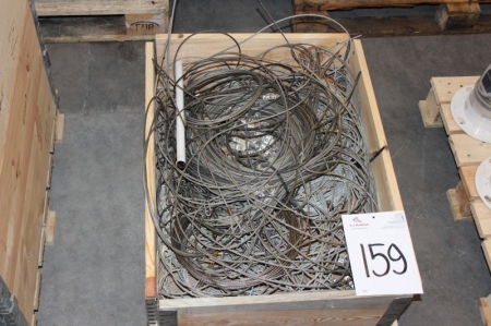 Pallet with steel wire