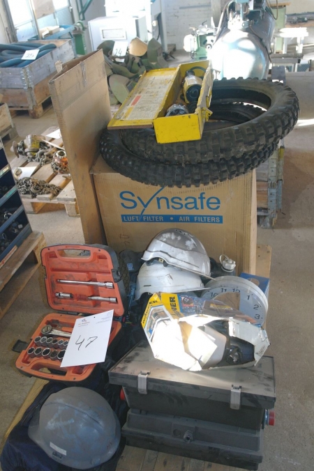 Pallet with helmets, + gas filters + box of air filters, Synsafe + socket set + tires etc.