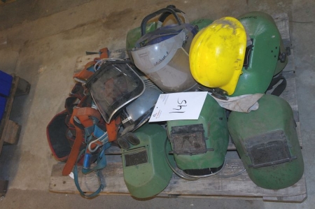 Pallet with welding helmets + fall protection