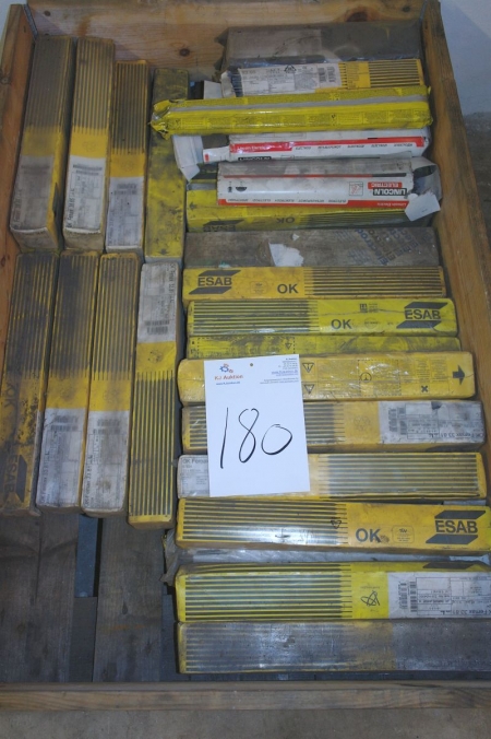 Pallet with welding electrodes