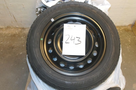 4 x winter tires for Toyota, Bridgestone Blizzak LM 32 205/55 R16, driven approx. 3500 km + hubcaps + bolts