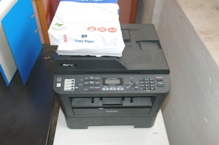 Printer, Brother + PC højtalere, Trust + magnet tavle + div mapper og kontortilbehør
