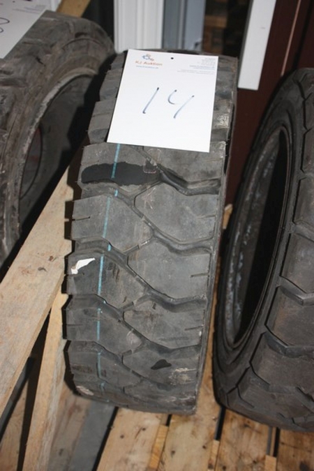 FLT tyre, Powerlifter, unused, width approx. 21 cm. Ø approx. 69 cm. Mounted on a steel rim, 6 holes