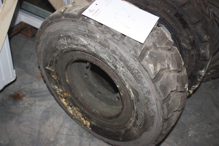 FLT tyre, Euro Grip, unused. 7.00-12 N.H.S. Width approx. 18 cm. Mounted on a steel rim, 6 holes
