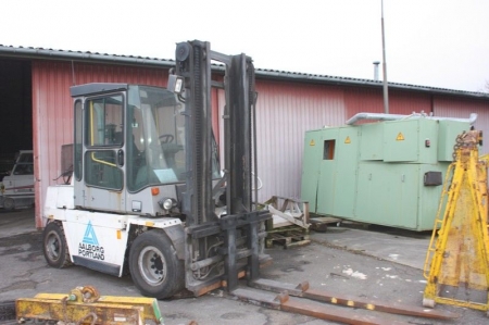 Diesel Forklift truck, Kalmar DCD 55-6H. Year 2002. Lifting Capacity: 5500 kg. Hours: 10468. Clear-view mast. OBS. No particle filter