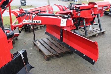 Tractor cutter, Igland RB 2555. Fitted with wheels. Hydraulic control of boom. Hydraulic adjustment of the cutting blade