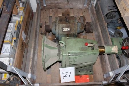 Pallet with gear motor