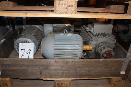 Pallet with electric motors