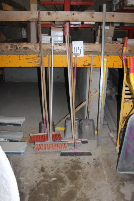 Various shovels / Brooms