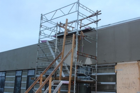 Scaffolding Equipment: 5 Walkways and 2 Stairs