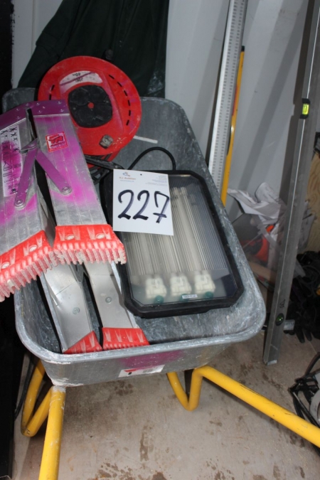Wheelbarrow / ladder / lamp / Spirit level / cable reel (container)
