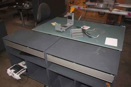 Desk, c. 1400x800 cm + 2 x 2 low shelving on wheels