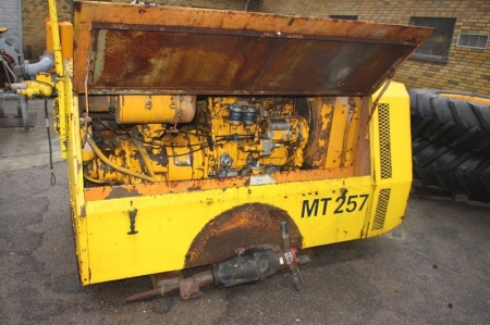 Compressor, Ingersoll Rand MT 257. With demolition hammer. Note: faulty starter battery