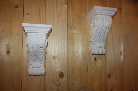 About 30 plaster brackets (file photo). For sale by private individual. VAT applicable on Buyers Premium only