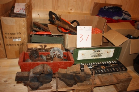 Pallet with various hand tools + sockets and so on. For sale by private individual. VAT applicable on Buyers Premium only