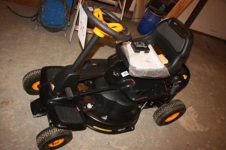 Self-propelled lawn mower, MC CULLOCH. Briggs & Stratton engine. Bought 24.06.2013. Driven max. 1 hour. For sale by private individual. VAT applicable on Buyers Premium only