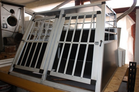 Dog crate for car mounting. For sale by private individual. VAT applicable on Buyers Premium only