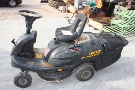 Lawn tractor, Partner, Mini Rider 6562. For sale by private individual. VAT applicable on Buyers Premium only