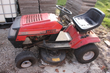 Garden Tractor, MTD B/120 125/91. For sale by private individual. VAT applicable on Buyers Premium only