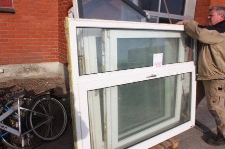 5 hvide plastvinduer: vinduesparti, 140x180 + vindue, 130x135 cm + 2 vinduer: 133 x 133 cm + vindue, 60 x 140 cm. Sælges af privat. Kun moms af salæret