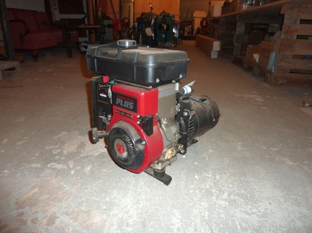 Generator, Briggs & Stratton motor, 220-12 volt. Sælges af privat. Kun moms af salæret