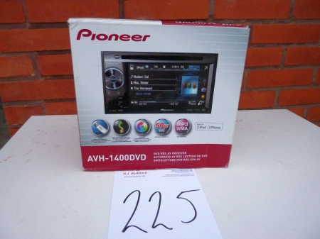 Pioneer radio, AVH-1400DVD, unused. Memo on poor radio reception. For sale by private individual. VAT applicable on Buyers Premium only