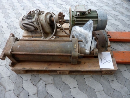 Hydraulic Piston + electric motor. For sale by private individual. VAT applicable on Buyers Premium only