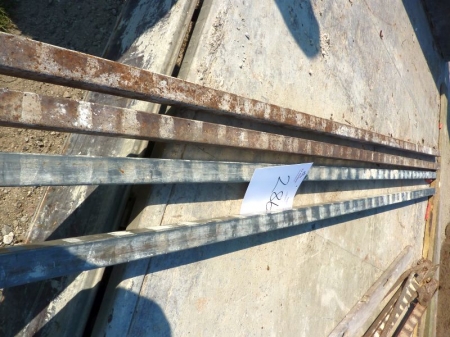 4 x corner iron, á 2.6 meters. For sale by private individual. VAT applicable on Buyers Premium only