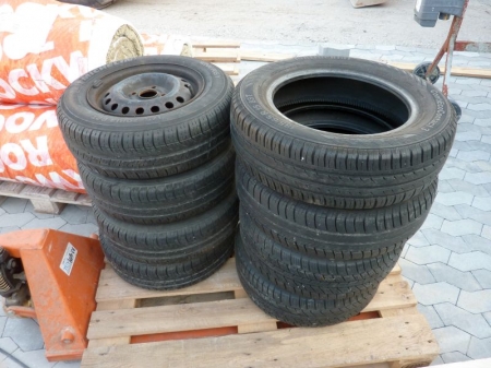 4 x stålfælge med dæk, 175/70 R13 + 2 x dæk, 185/65 R15 + 2 x dæk, 195/50 R15. Sælges af privat. Kun moms af salæret