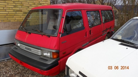 Mazda E Series Bus 8 +1 persons diesel. TB 31 816 (plate not included). Km 383.201. Ignition lock broken - export / scrap / reconstruction - the car is rusty. Tax exempt - only VAT on fees