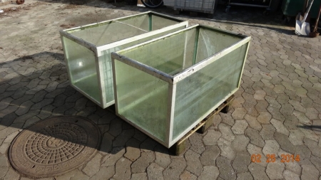 Aquariums - 2 x 250 liter. Length approx. 100 cm. Width approx. 50 cm and depth of approx. 50 cm - slightly defective glass