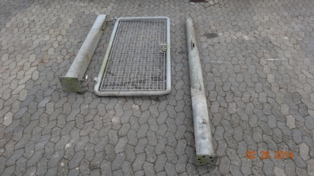 Industrial Gate / Fence door. 200 x 100 cm. Post, height 285 cm, diameter 17 cm. Post, square 15x15 cm, height 185 cm. Key not available