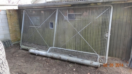 Industry Gate / Fence Sports / single door. 420 x 200 cm. Posts, height 285 cm, Ø17 cm. Key not available
