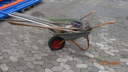Wheelbarrow with 6 garden tools. 3 x brushes, 2 x buckets and 1 push pin