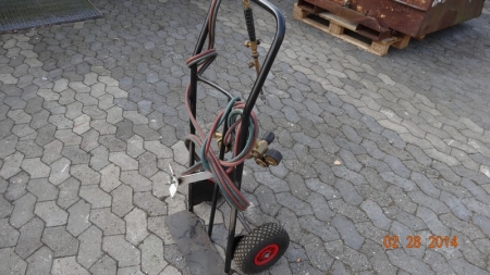 Oxygen / acetylene cart with torch and pressure gauge