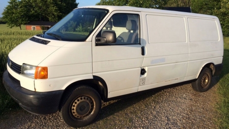 VW Transporter, Year. 2000 Km. 205.000, Inspection: 07-01-2013. Rear window smashed, Condition Unknown. Pick arranged individually at Tel. 20 87 02 22