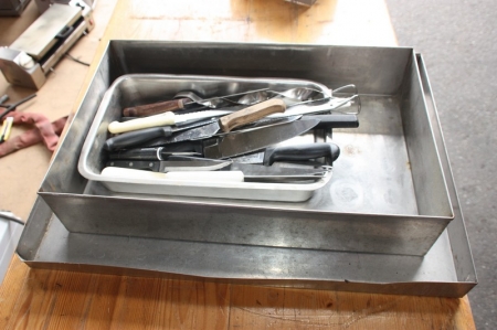 3 x trays, stainless + various kitchen knives, sausage tong, etc.