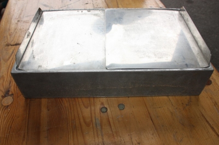 Beef cooker with sliding lid