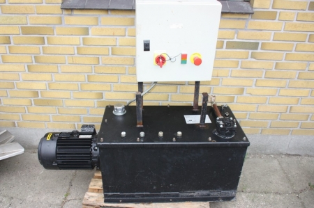 Hydraulic station with control cabinet. Engine: 5.5 kW
