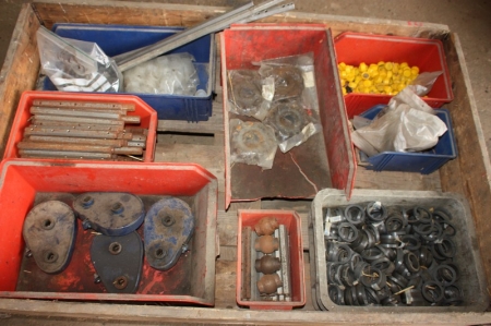 Pallet with spare parts, Nordsten. Exchange gearbox, axles, seal