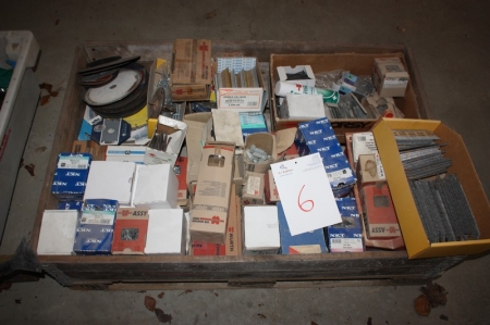 Pallet with various items, including air Nails+ cutting discs + nails + staples
