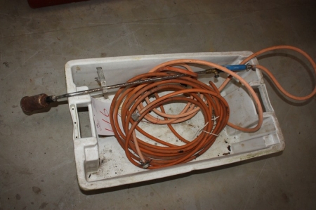 Gas burner with hose