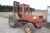 Traktor med byggelift, Manitou, 4WD, timer: 5199. Løftekapacitet: 2500. Løftehøjde 3,6 m. Slidte dæk. Gearstang defekt (kører kun i 2. gear)