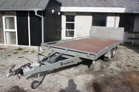 Machine Trailer, Brenderup. 10/2008. Recently inspected. Hand hydraulic tip. Total 3500 kg. OY8390 (license plate not included)