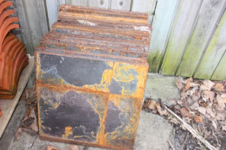 About 15 iron covers approx. 37 x 37 x 2 cm