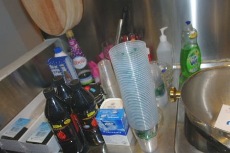 Content in the kitchen: miscellaneous disposable glasses + detergents + cutting boards etc.