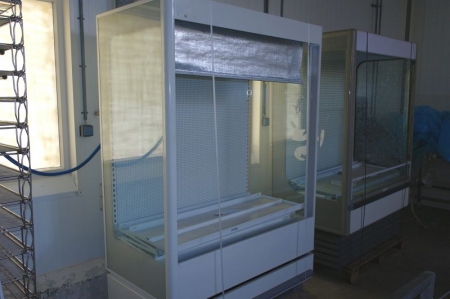 Refrigerated display case with shelves