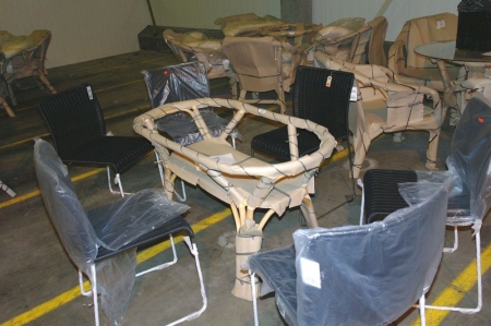 6 stole med stålben + ovalt bord uden plade