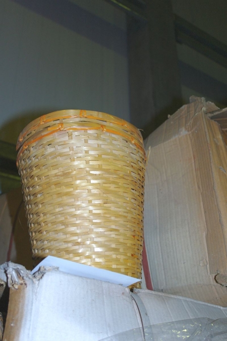 Pallet with paper baskets (Pallet not included)