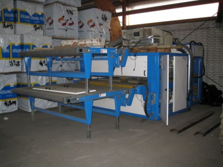 Fladder Sander, with: 2 meter. Powered infeed. Twin sanders top and bottom moving in direction opposite to the forward motion